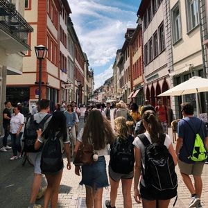 Meet your Posher, Lorraine